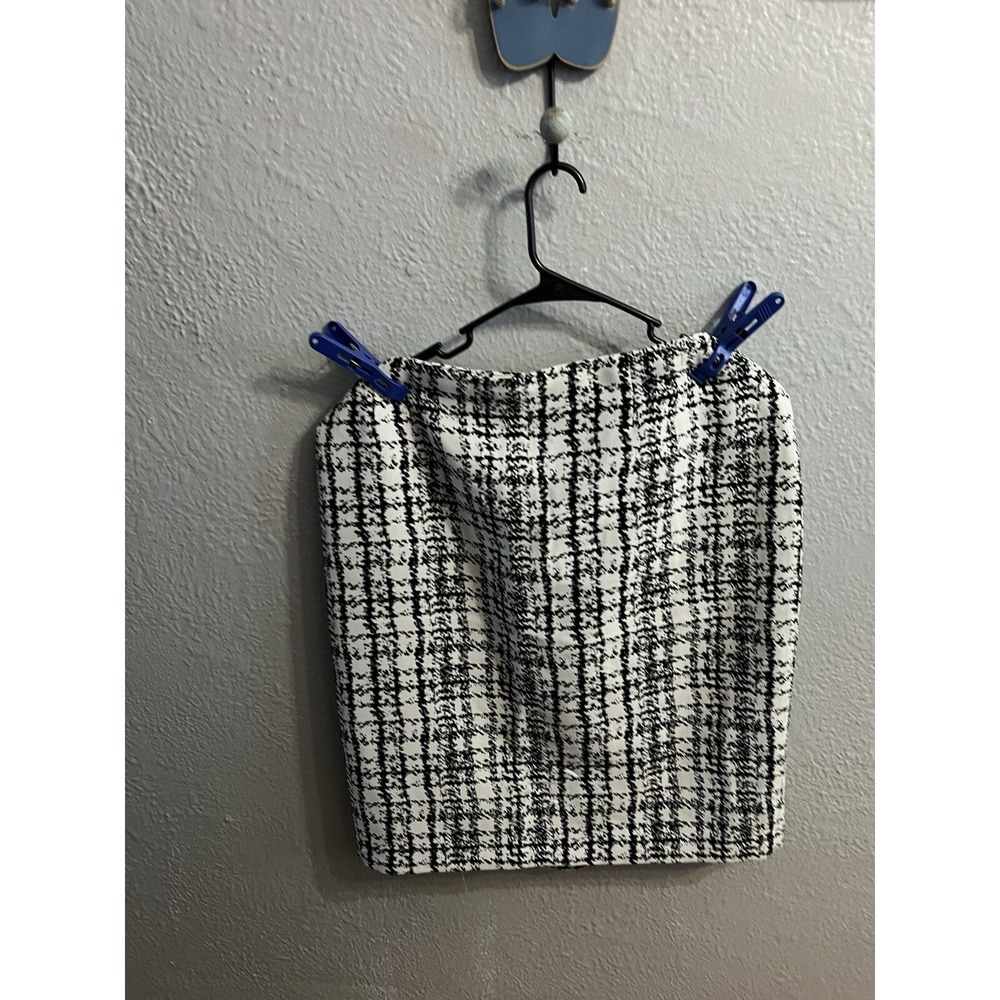 Jones Studio Separates Women's Black And‎ White Lined Skirt Size 16